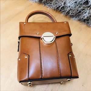 “SOLD “Beautiful cross body leather handbag
